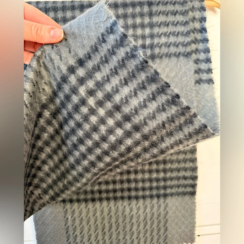 100% Cashmere Scarf Made in Scotland Gray Plaid Fringe
